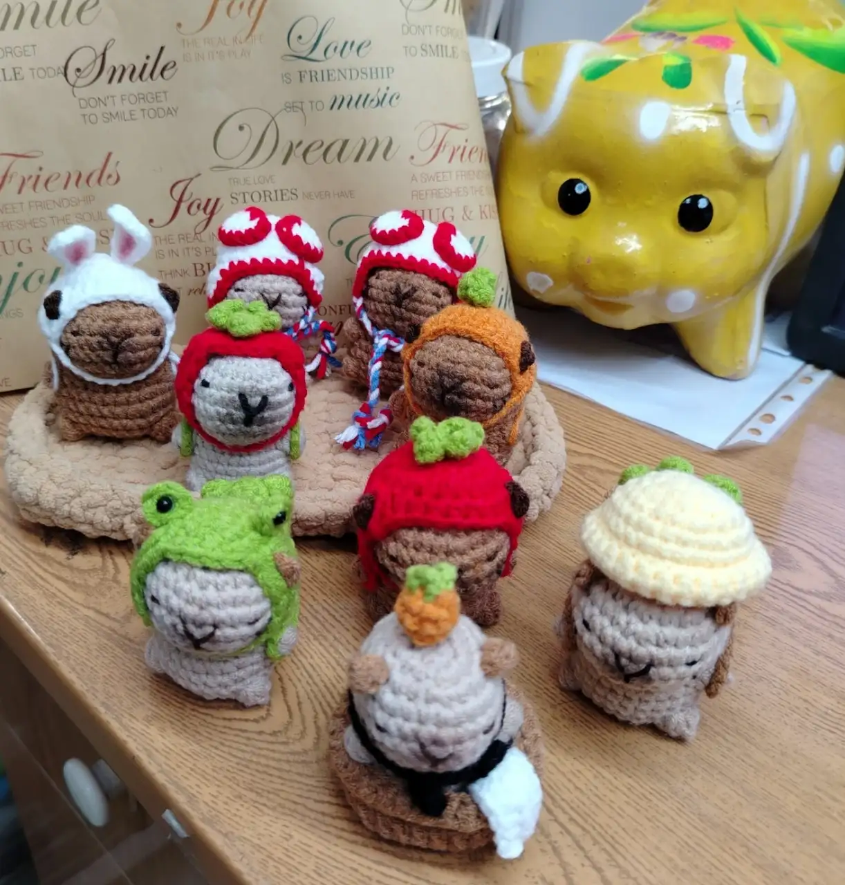 Đồ decor handmade Capybara bằng len (chuột lang nước)